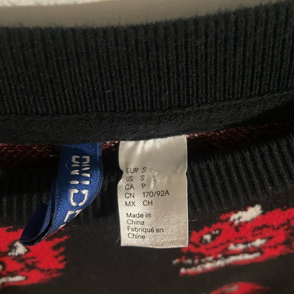 H&M WOLF SWEATER - Picture 2 of 2